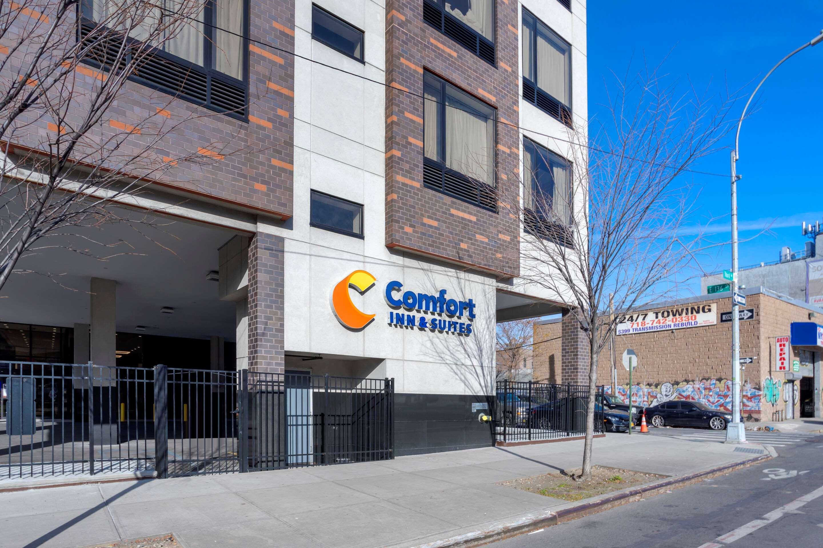Comfort Inn & Suites Near Stadium New York Eksteriør billede